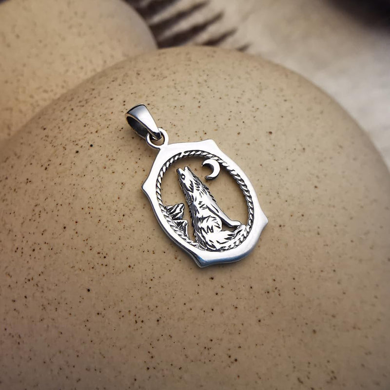 Sterling Silver Wolf Howling at the Moon Pendant – Oval Western Design
