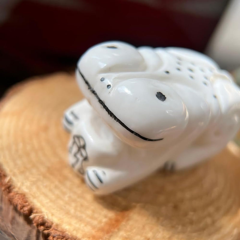 Zuni Smiling Chameleon Fetish with Lightning Storm Symbol