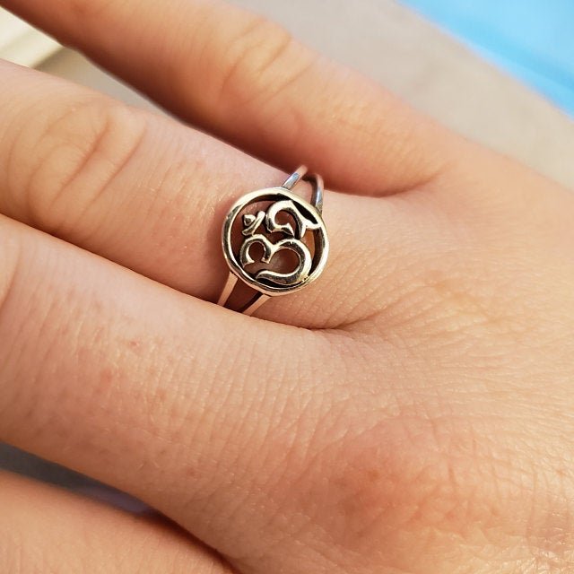 Beautiful sterling silver ring with ohm OM design