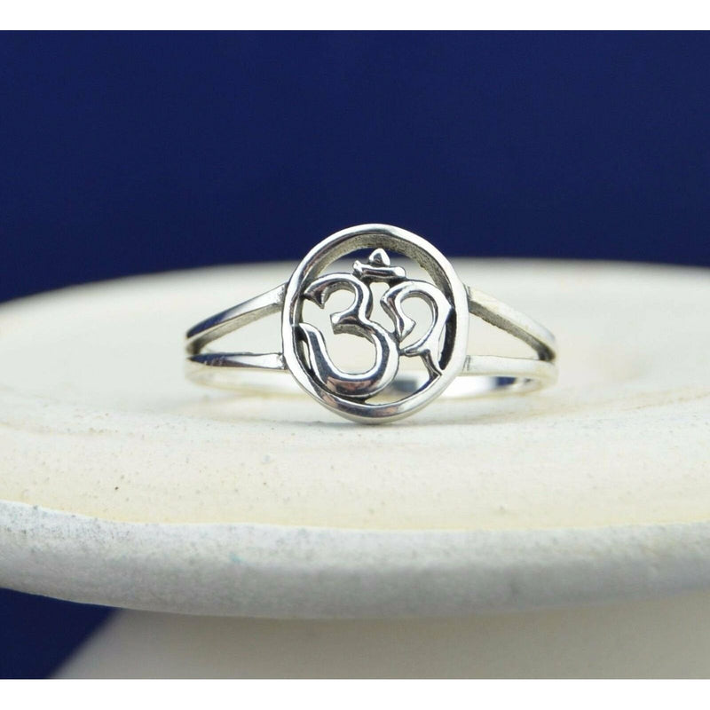 Beautiful sterling silver ring with ohm OM design