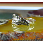 Sterling silver feather band ring in sizes 6, 7, 8, 9