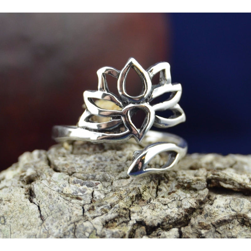 Elegant Sterling Silver Adjustable Lotus Flower Ring - Captivating Beauty and Grace