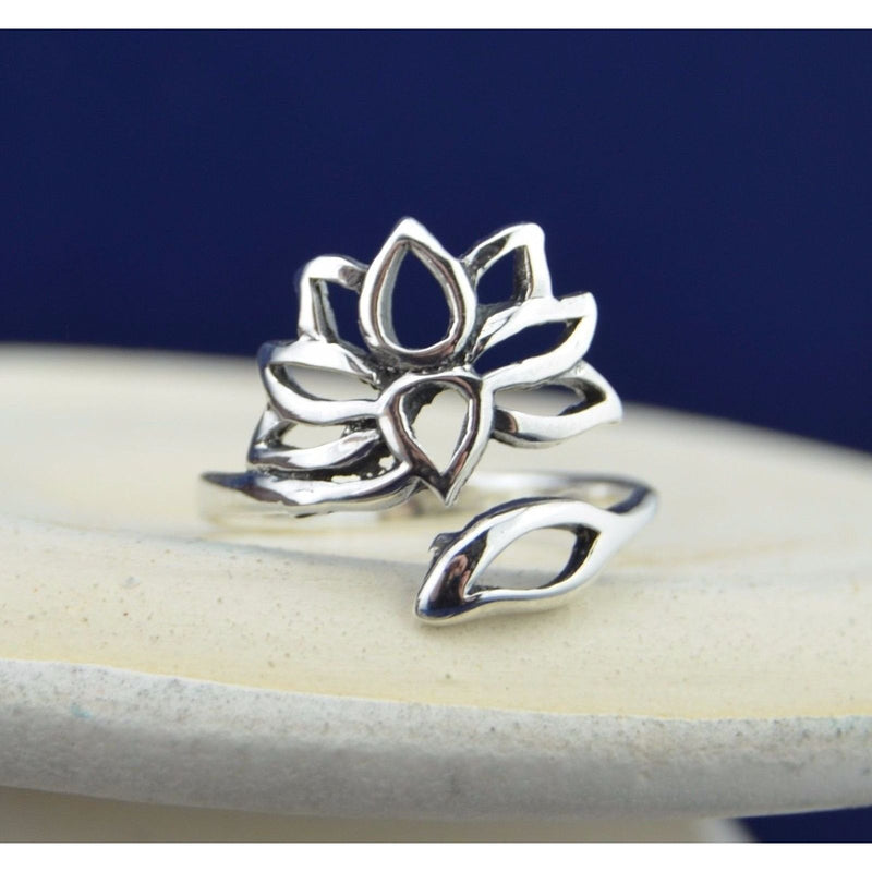 Elegant Sterling Silver Adjustable Lotus Flower Ring - Captivating Beauty and Grace