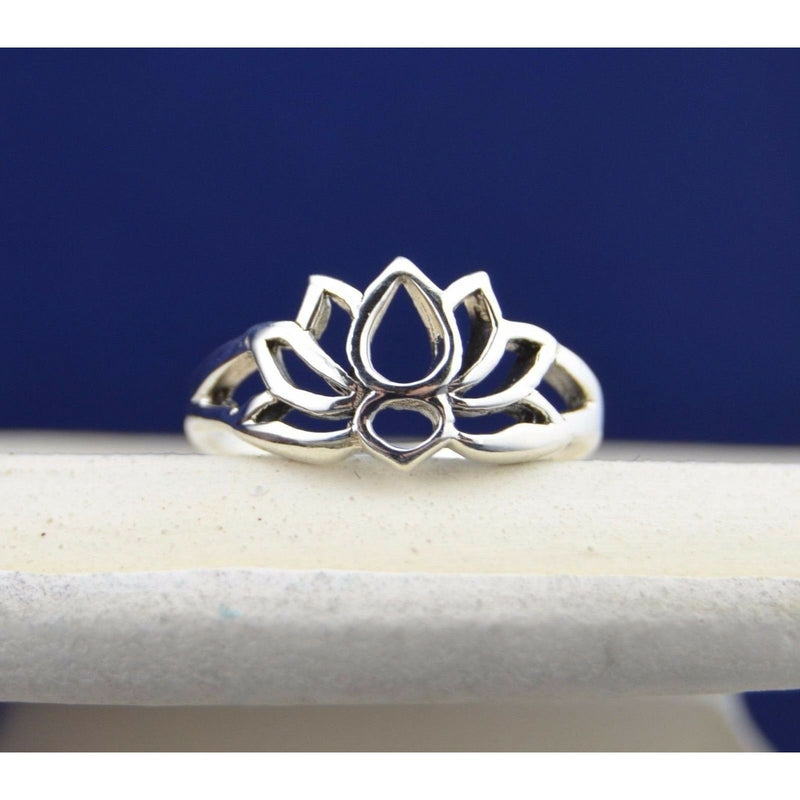 Exquisite Sterling Silver Lotus Flower Ring - Symbol of Purity and Rebirth